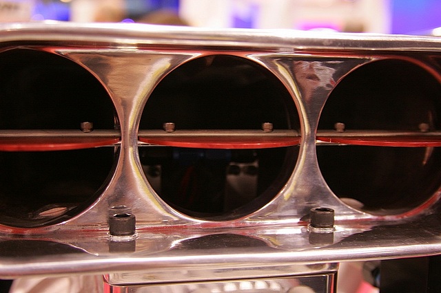 Holley injector hat with hidden fuel rails and injectors