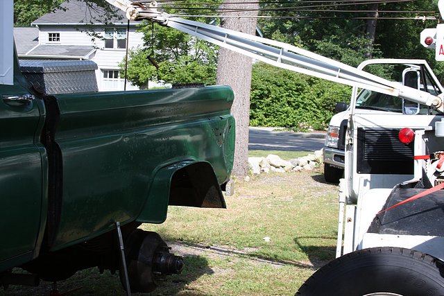 Brutus lifting Goliath